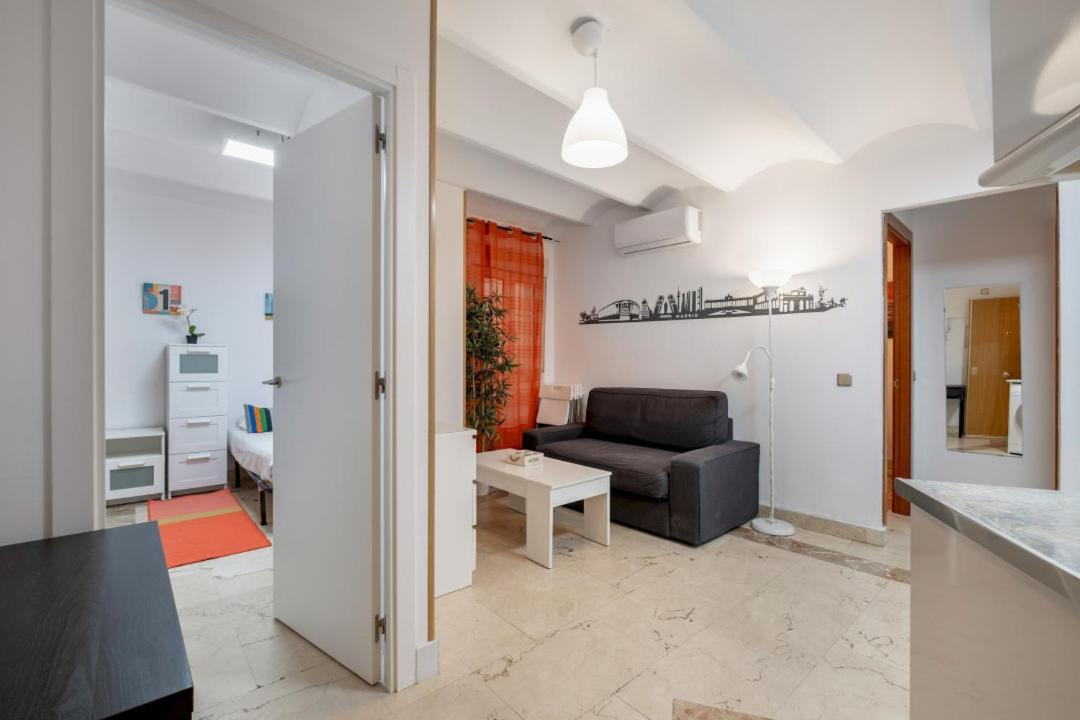 2 Bedroom 1 Bathroom Furnished - Sol - Cozy Vintage - Mintystay Madrid Bagian luar foto