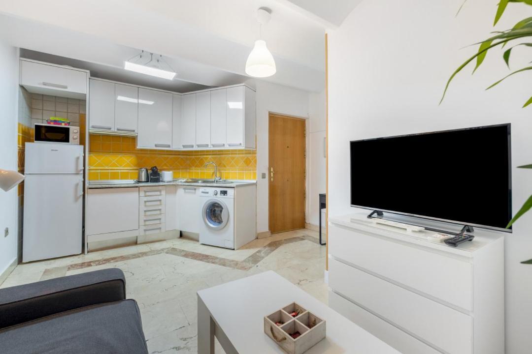2 Bedroom 1 Bathroom Furnished - Sol - Cozy Vintage - Mintystay Madrid Bagian luar foto