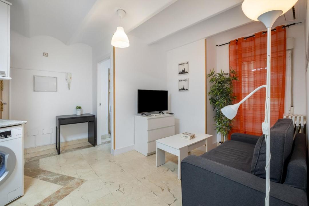 2 Bedroom 1 Bathroom Furnished - Sol - Cozy Vintage - Mintystay Madrid Bagian luar foto