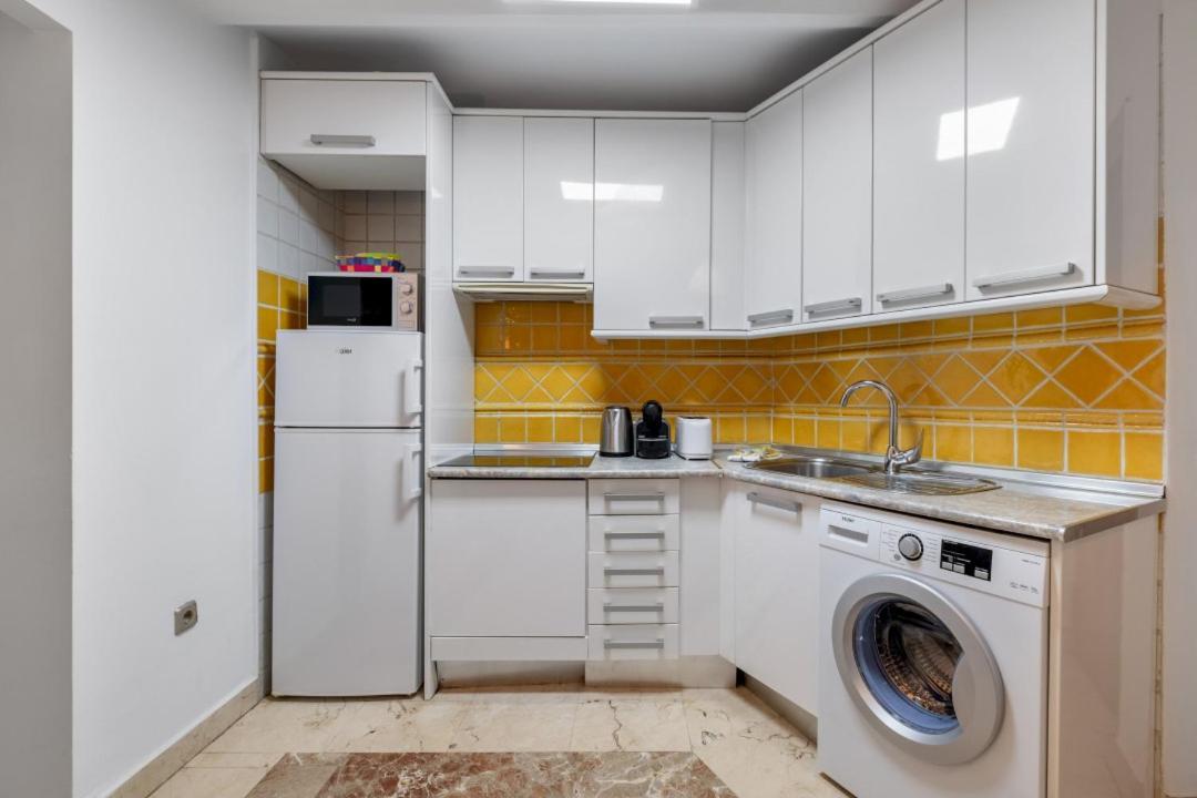 2 Bedroom 1 Bathroom Furnished - Sol - Cozy Vintage - Mintystay Madrid Bagian luar foto