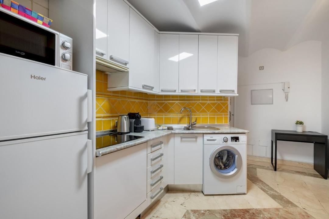 2 Bedroom 1 Bathroom Furnished - Sol - Cozy Vintage - Mintystay Madrid Bagian luar foto