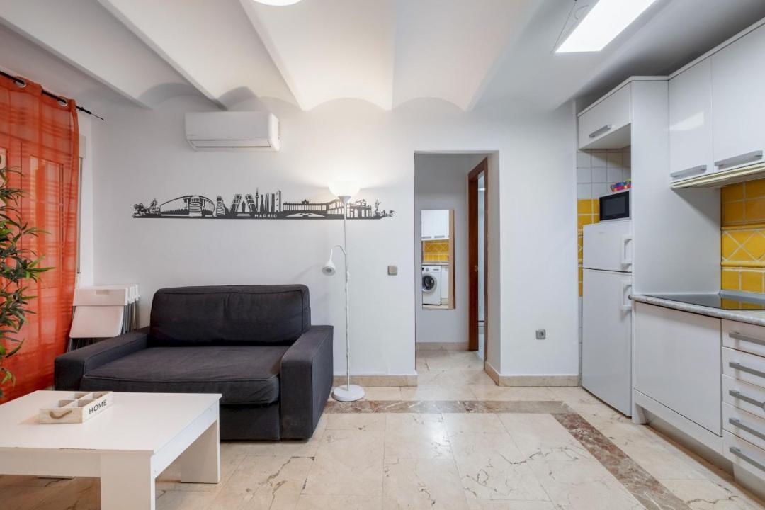 2 Bedroom 1 Bathroom Furnished - Sol - Cozy Vintage - Mintystay Madrid Bagian luar foto