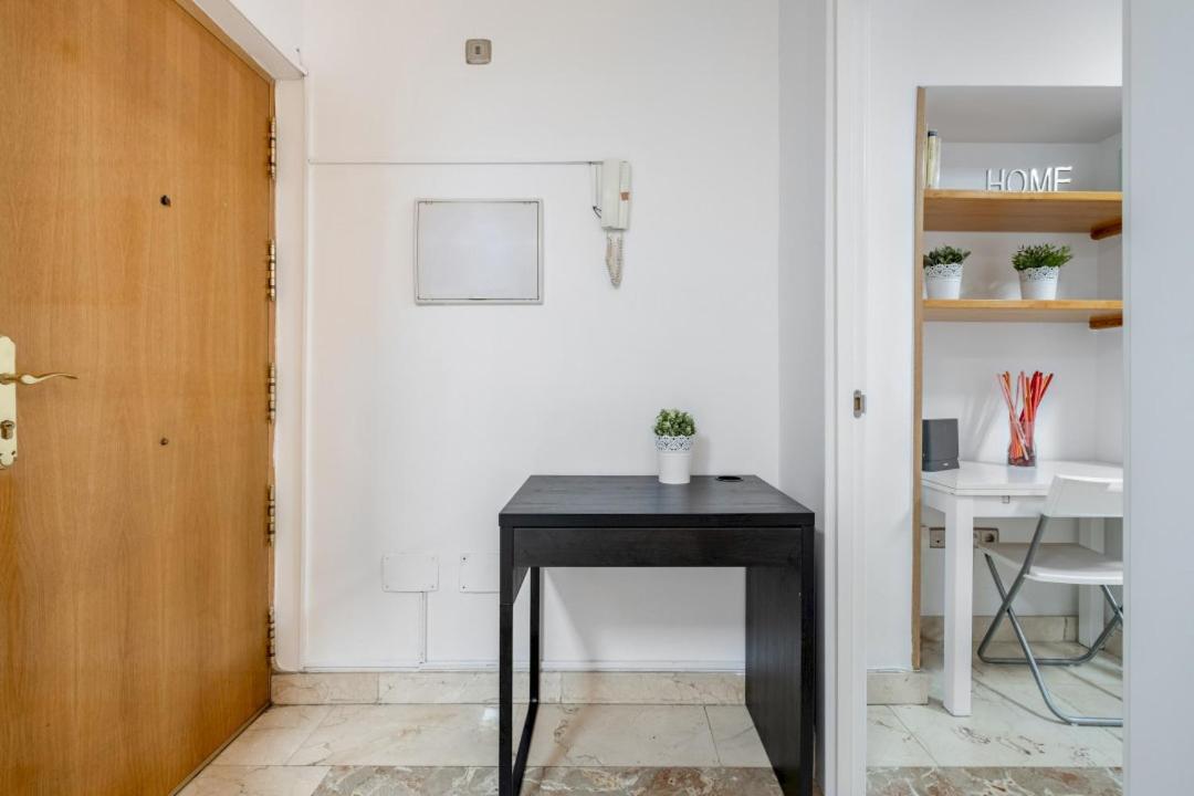 2 Bedroom 1 Bathroom Furnished - Sol - Cozy Vintage - Mintystay Madrid Bagian luar foto