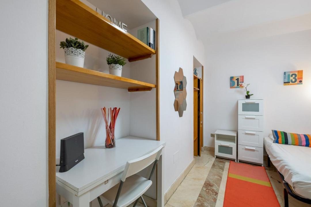 2 Bedroom 1 Bathroom Furnished - Sol - Cozy Vintage - Mintystay Madrid Bagian luar foto