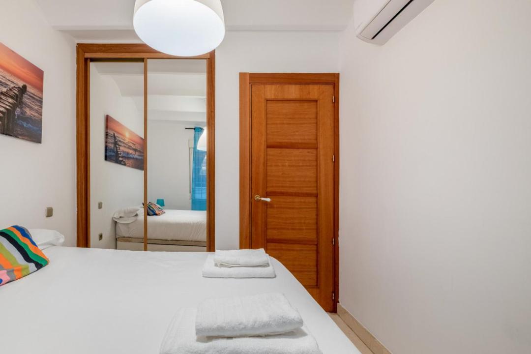 2 Bedroom 1 Bathroom Furnished - Sol - Cozy Vintage - Mintystay Madrid Bagian luar foto
