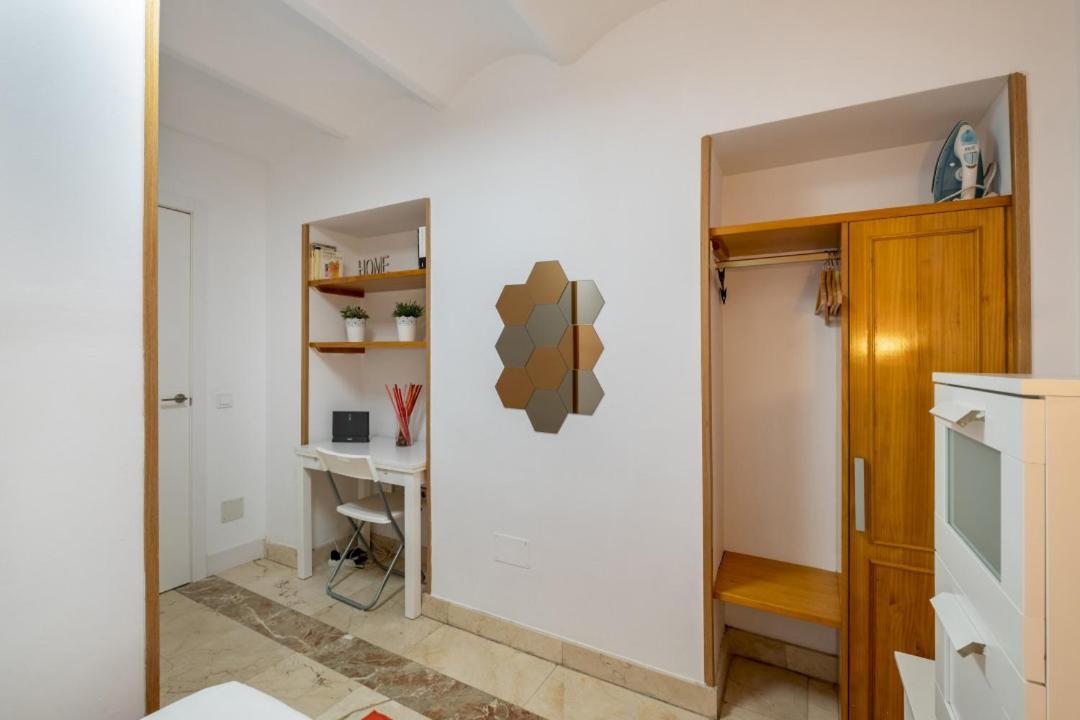 2 Bedroom 1 Bathroom Furnished - Sol - Cozy Vintage - Mintystay Madrid Bagian luar foto