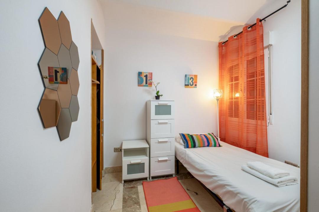 2 Bedroom 1 Bathroom Furnished - Sol - Cozy Vintage - Mintystay Madrid Bagian luar foto